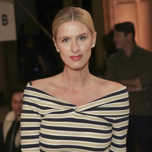 Nicky Hilton con un recogido elegante en el desfile de Oscar de la Renta 2018
