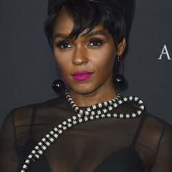 Janelle Monae con un labial rosa mate en el visionado de 'Black Panther'