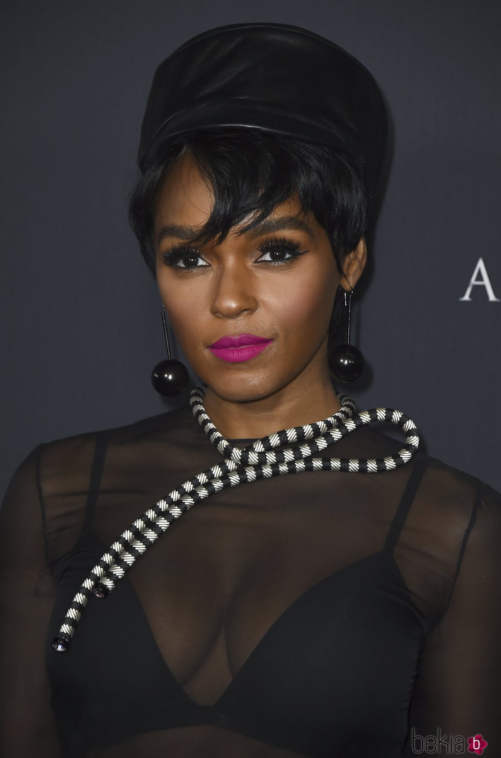 Janelle Monae con un labial rosa mate en el visionado de 'Black Panther'