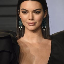 Kendall Jenner con un ligero smokey eye en la Fiesta de Vanity Fair tras los Oscar 2018
