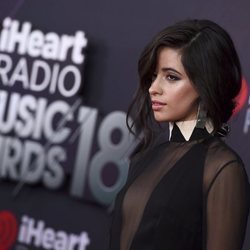 Camila Cabello con un recogido perfecto en los Premios I Heart Radio