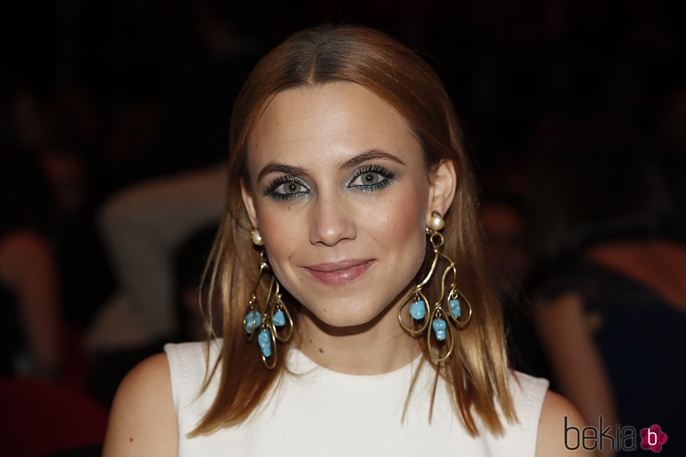 Aura Garrido con una sombra de ojos azulada en la Gala de Premios del Sindicato de Actores