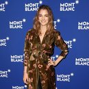 Sofía Sánchez con un maquillaje natural y pelo ondulado en la fiesta Montblanc en Los Ángles
