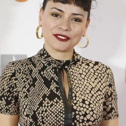 Ana Arias con un moño y el flequillo corto en la premiere de 'Fugitiva' en Madrid