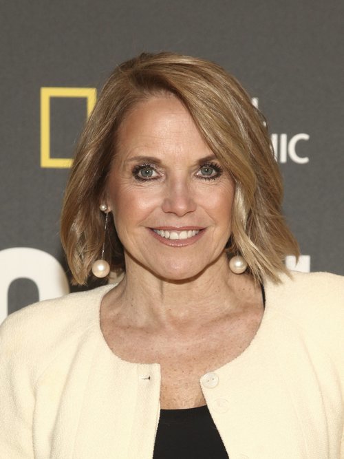 Katie Couric con un pintalabios en un color nude en la presentación de su documental ' América del revés con Katie Couric' 2018