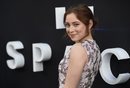 Mina Sundwall con un semirecogido en la presentación de la serie 'Perdidos en el espacio'