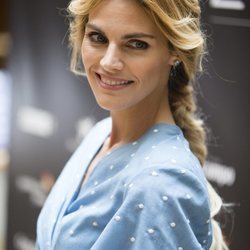 Amaia Salamanca posa con una elegante trenza en el Festival de Málaga