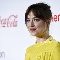 Dakota Johnson con recogido informal en los premios Big Screen 2018