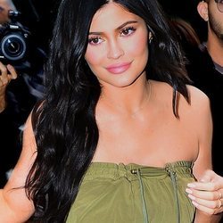 Kylie Jenner visita a Gigi Hadid con un sencillo look