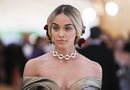Jasmine Sanders con una trenza y flores en la Gala MET 2018