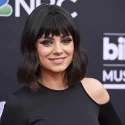 Mila Kunis con uno de los cortes de pelo del momento en los premios Billboard 2018