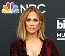 Jennifer Lopez posa con una media melena en los premios Billboard 2018