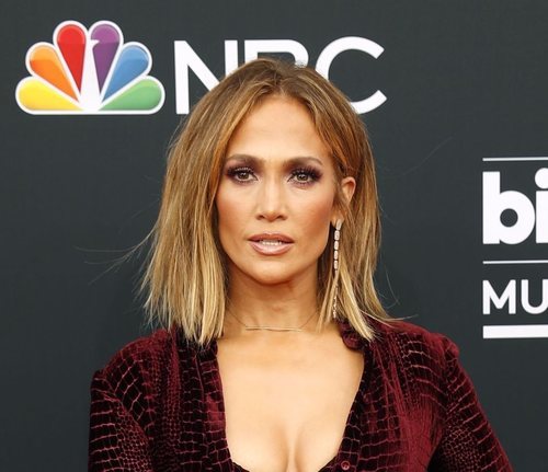 Jennifer Lopez posa con una media melena en los premios Billboard 2018