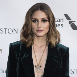 Olivia Palermo con un maquillaje ahumado en la gala de primavera de la Ópera de Nueva York