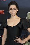 Emmy Rossum con un recogido en la campaña hacia los Emmy 2018
