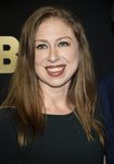 Chelsea Clinton con el cabello liso en la gala American Songbook 2018