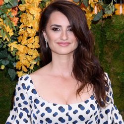 Penélope Cruz luce un maquillaje muy natural en la gala de Veuve Clicquot