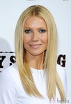Gwyneth Paltrow con melena lisa y raya al medio
