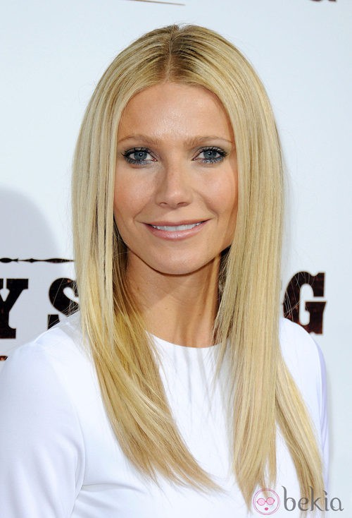 Gwyneth Paltrow con melena lisa y raya al medio