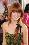 Bella Thorne con trenza de espiguilla lateral