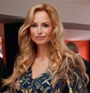 Adriana Karembeu presume de melena en el Flower Festival 2018