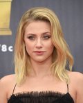 Lili Reinhart con un beauty look muy natural en los MTV Movie & TV Awards 2018