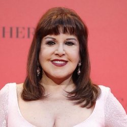 Loles León con un maquillaje en tonos rosados en el 30 Aniversario de Vogue 2018