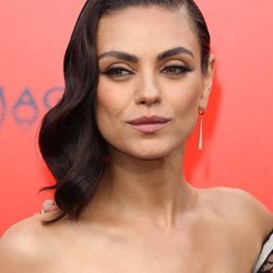 Mila Kunis con unas ondas al agua en la premiere 'El espía que me dejó' 2018