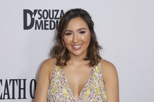Julienna Fancher con el cabello corto en la premiere de 'Detah Nation' en Los Ángeles 2018