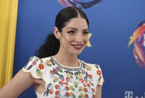 Anna Hopkins con una coleta en los Premios Teen Choice 2018