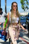 Alessandra Ambrosio con el cabello trenzado en Los Ángeles 2018