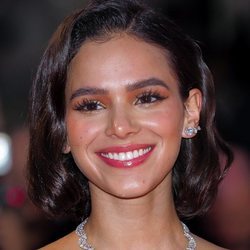 Bruna Marquezine luce ondas al agua en el Festival Internacional de Cine de Venecia 2018