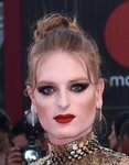 Stephanie Glitter con un maquillaje excesivo en el Festival Internacional de Cine de Venecia 2018