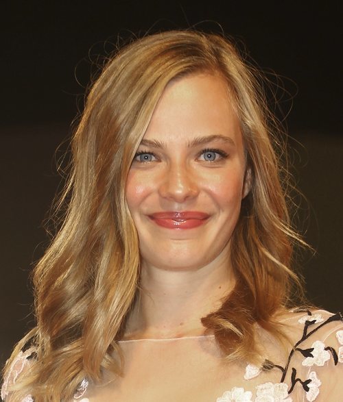 Saskia Rosendahl con un beauty muy simple en el Festival Internacional de Cine de Venecia 2018