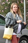 Hilary Duff saliendo de casa sin lavarse el pelo