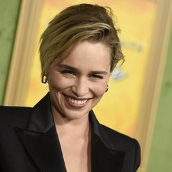 Emilia Clarke conquista con su nuevo corte de pelo