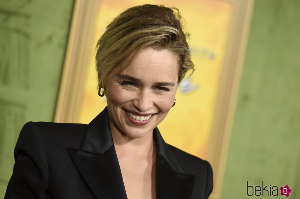 Emilia Clarke conquista con su nuevo corte de pelo