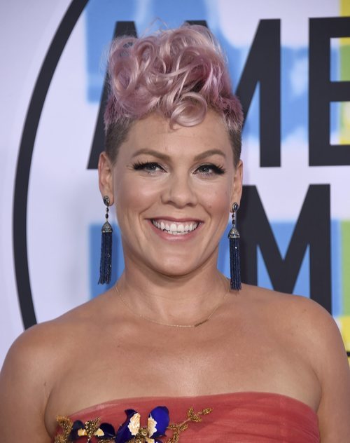 Pink con su peinado hortera en los American Music Awards 2018