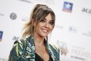 Anna Simon luce un recogido alto en los Premios Iris 2018