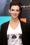 Clara Lago luce un recogido con tupé