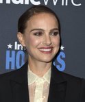 Natalie Portman posa con un recogido bajo