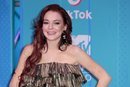 Lindsay Lohan luce un peinado de ondas de agua