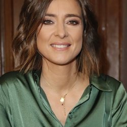 Sandra Barneda luce un maquillaje muy suave en la presentación de su nuevo libro