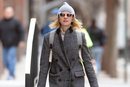 Naomi Watts de compras por Nueva York sin una gota de maquillaje