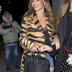 Sofia Vergara luciendo melena saliendo a cenar con sus amigas
