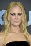 Nicole Kidman con un semirecogido en los Critics Choice Awards 2019
