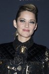 El nido en la cabeza de Marion Cotillard en los Cesar Revelations 2019
