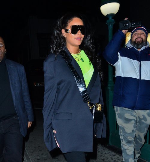 Rihanna con un bronceado excesivo en Nueva York