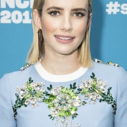 Emma Roberts con un cándido beauty look