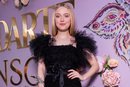 Dakota Fanning con el pelo con horquillas